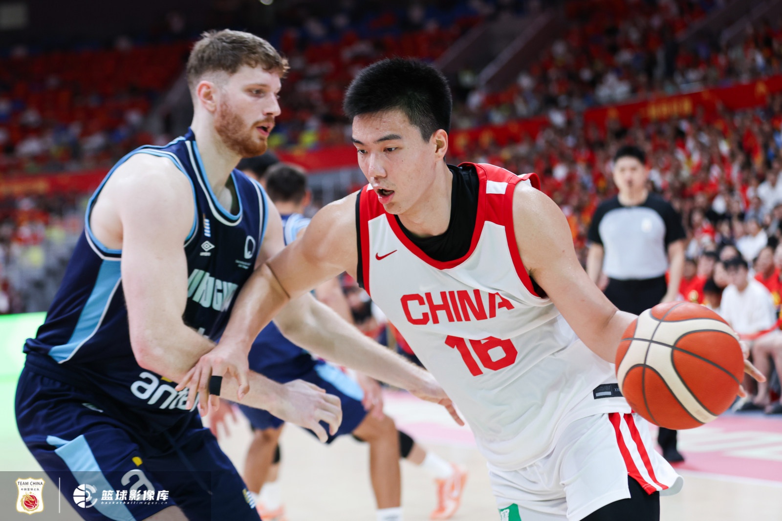 活力十足！焦泊乔半场7中2拿到6分7篮板1帽 3个前场板很亮眼