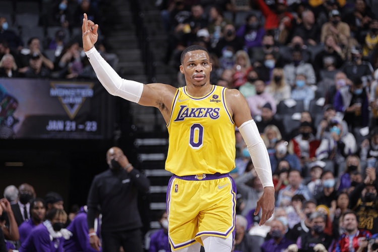 湖人媒体人：威少在湖人被针对 除因糟糕的发挥外 还因身背大合同