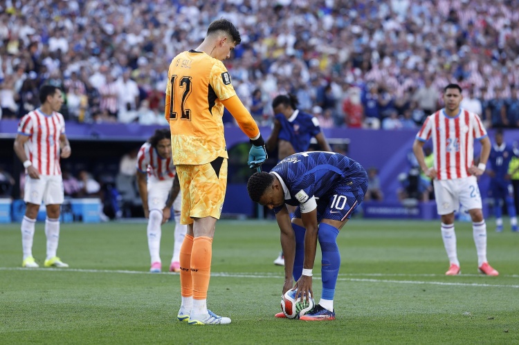 队报：巴拉圭国门希尔已经与里尔签下五年合同，转会费400万欧元